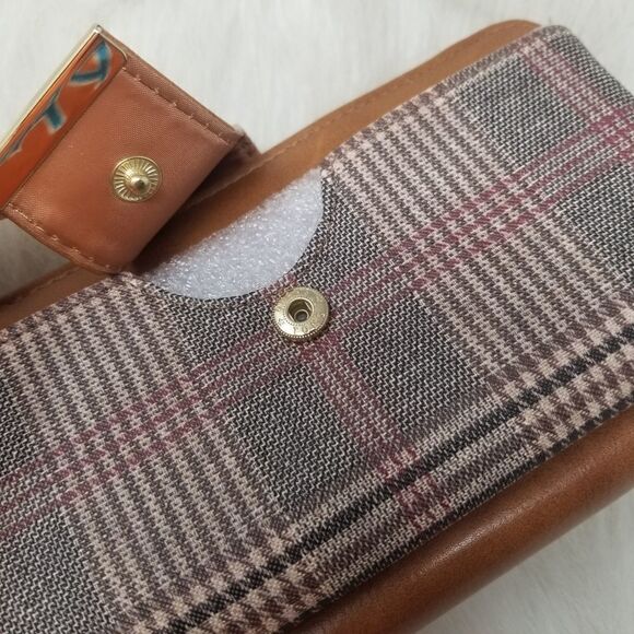 Brown Plaid Wristlet/Clutch Boutique Wallet. - Picture 6 of 16